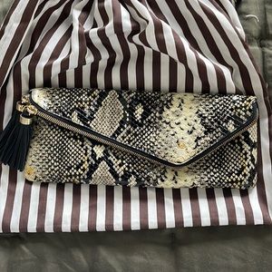 💥CLOSET CLEAN OUT!!💥. HENRI BINDEL CLUTCH